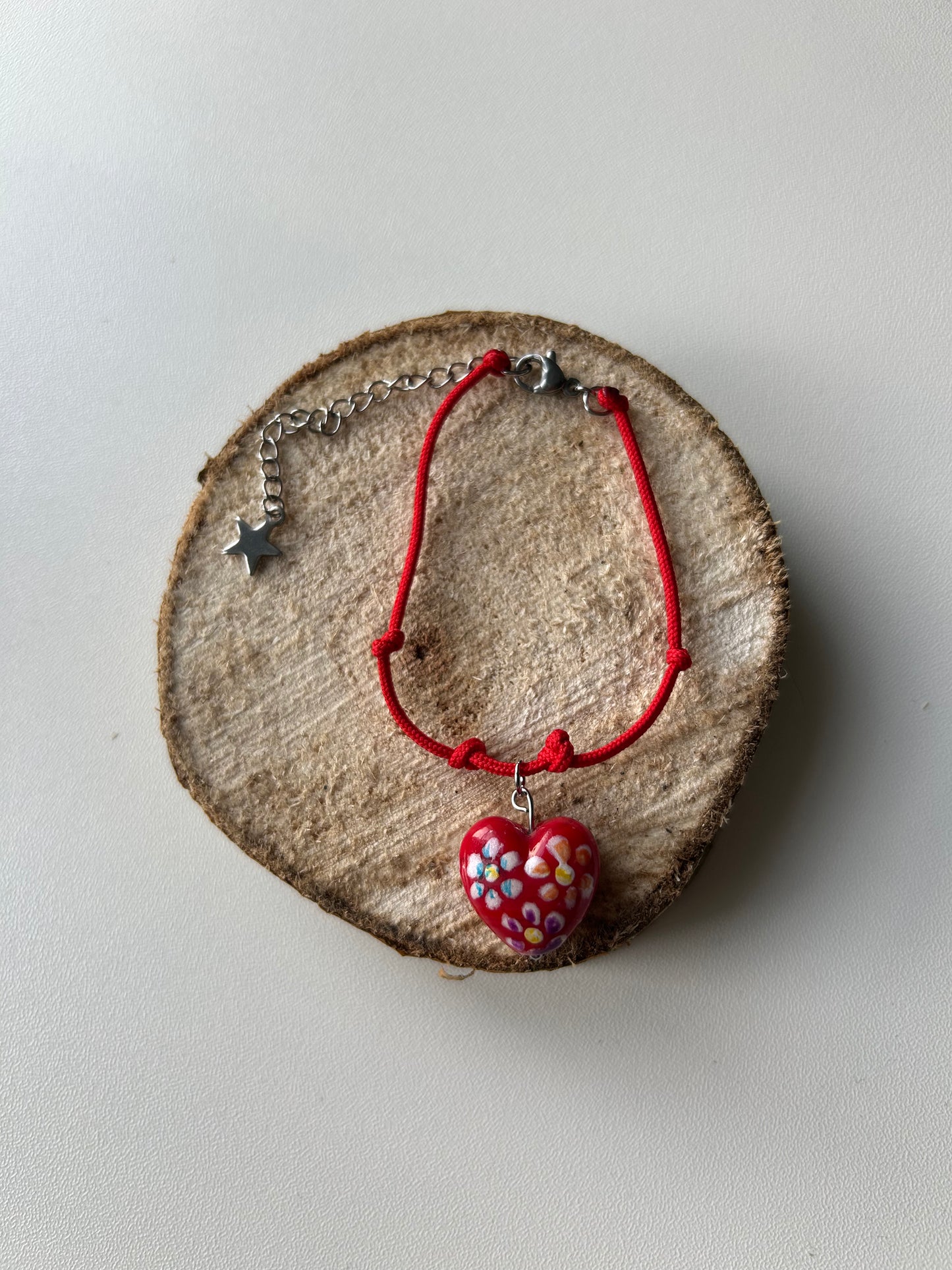 Bracelet corde breloque coeur en céramique