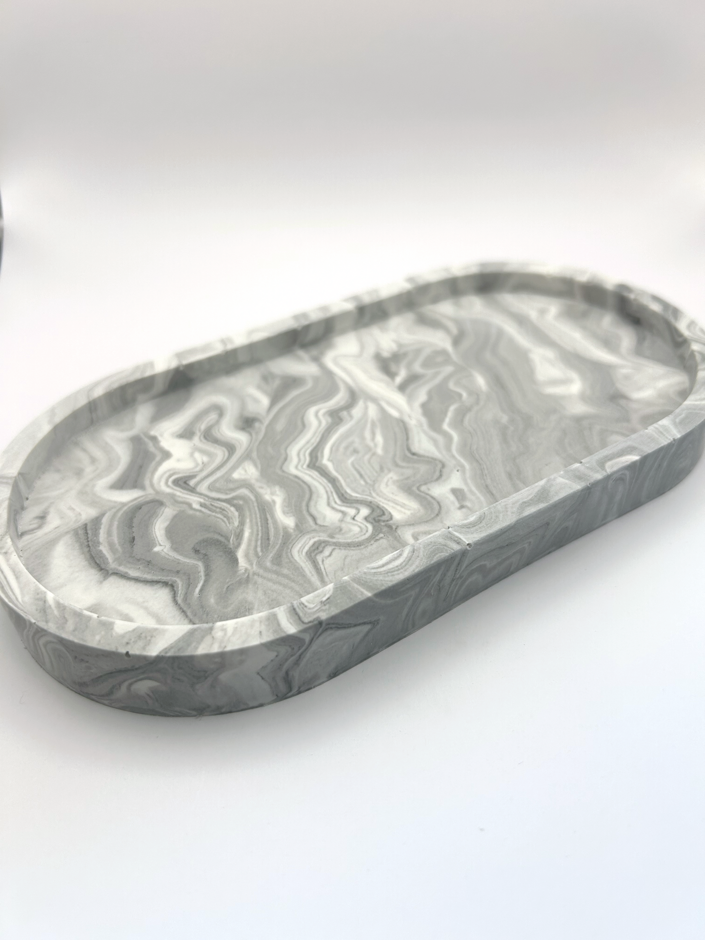 Plateau décoratif ovale en Jesmonite 19cm x 9,5cm