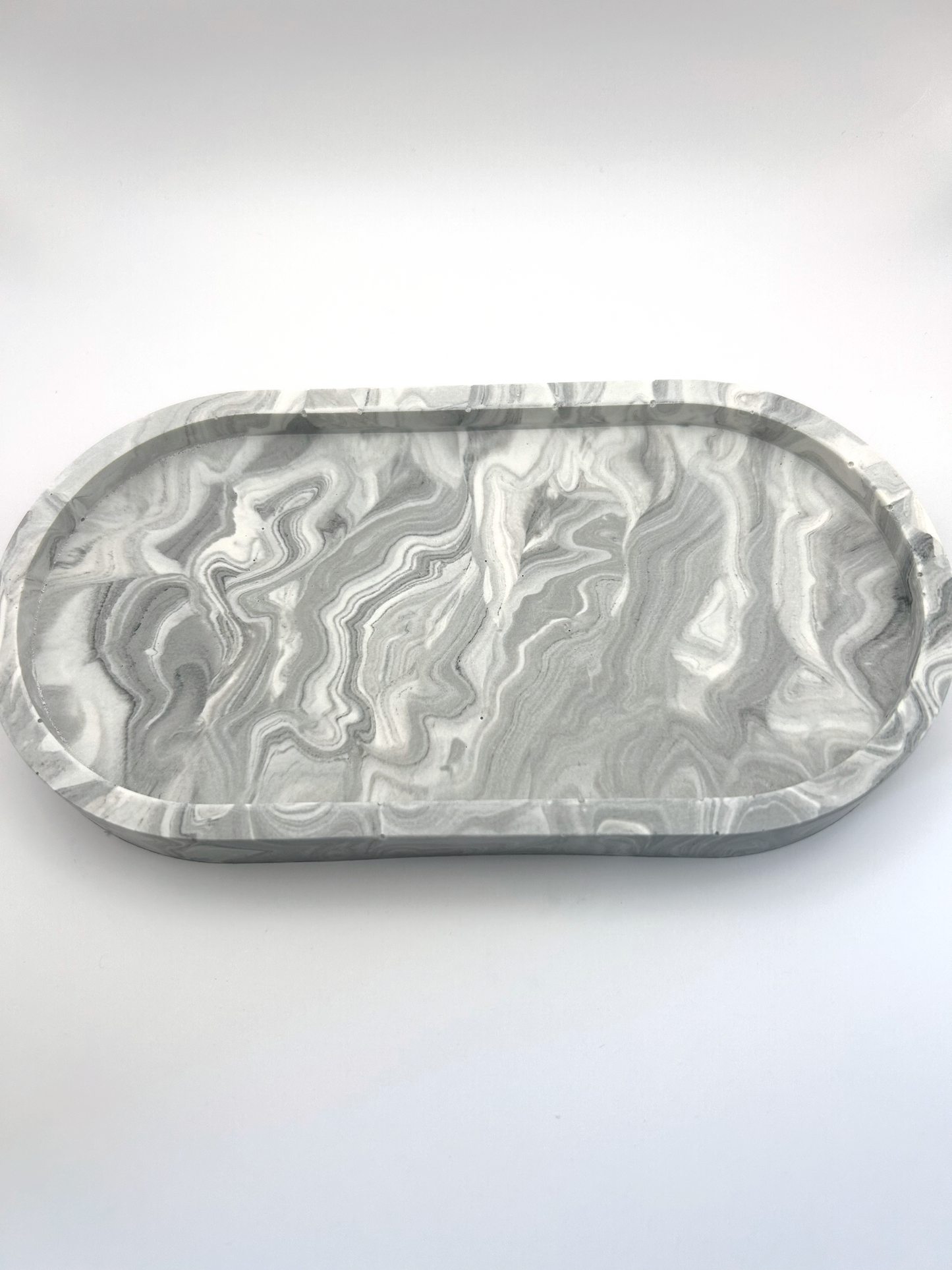Plateau décoratif ovale en Jesmonite 19cm x 9,5cm