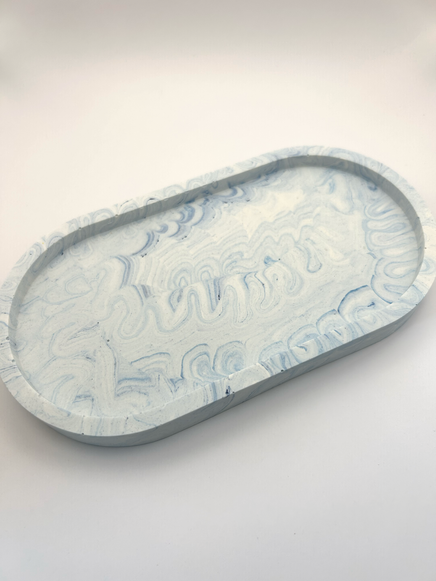 Plateau décoratif ovale en Jesmonite 19cm x 9,5cm