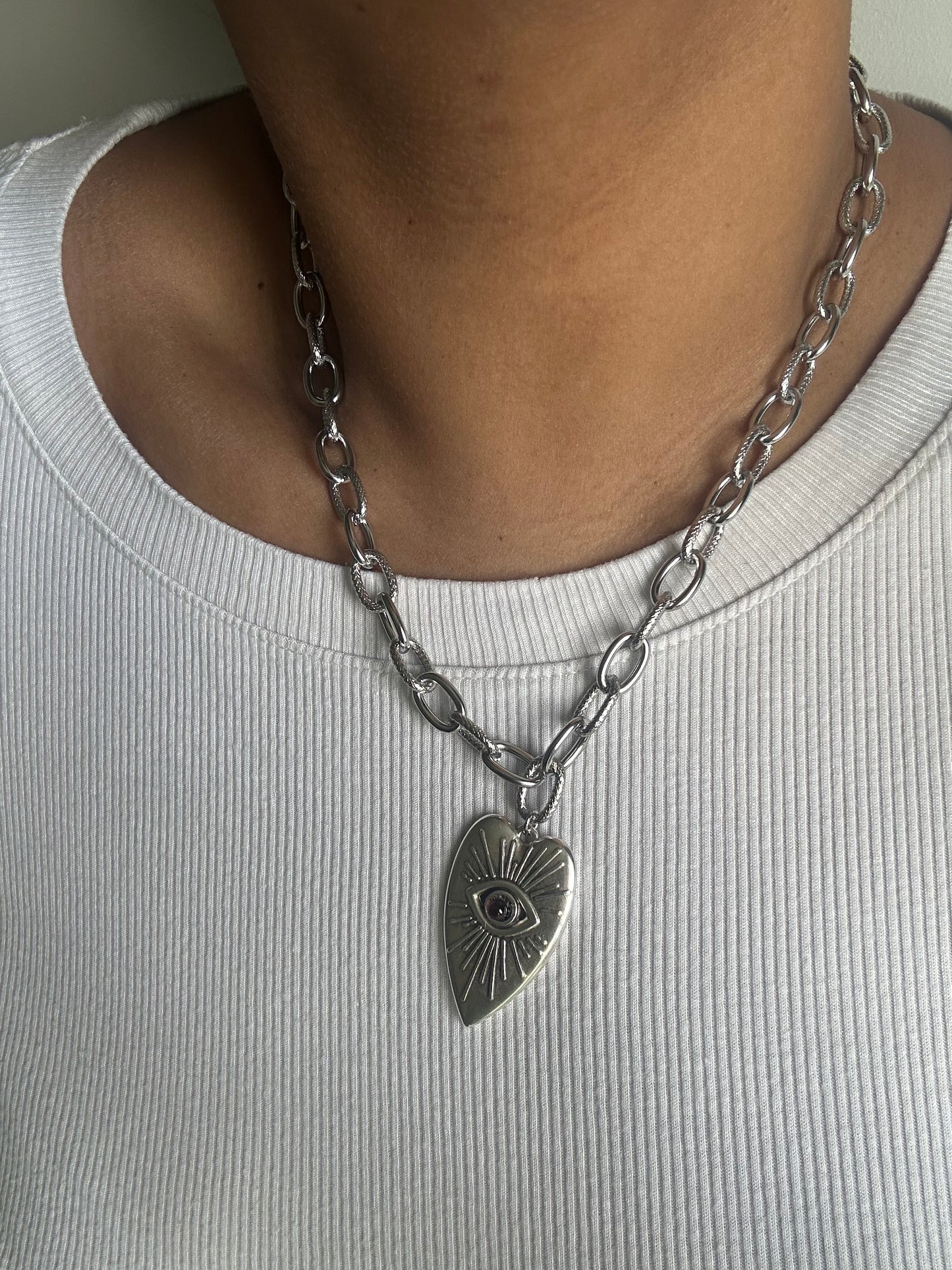 Collier cœur œil