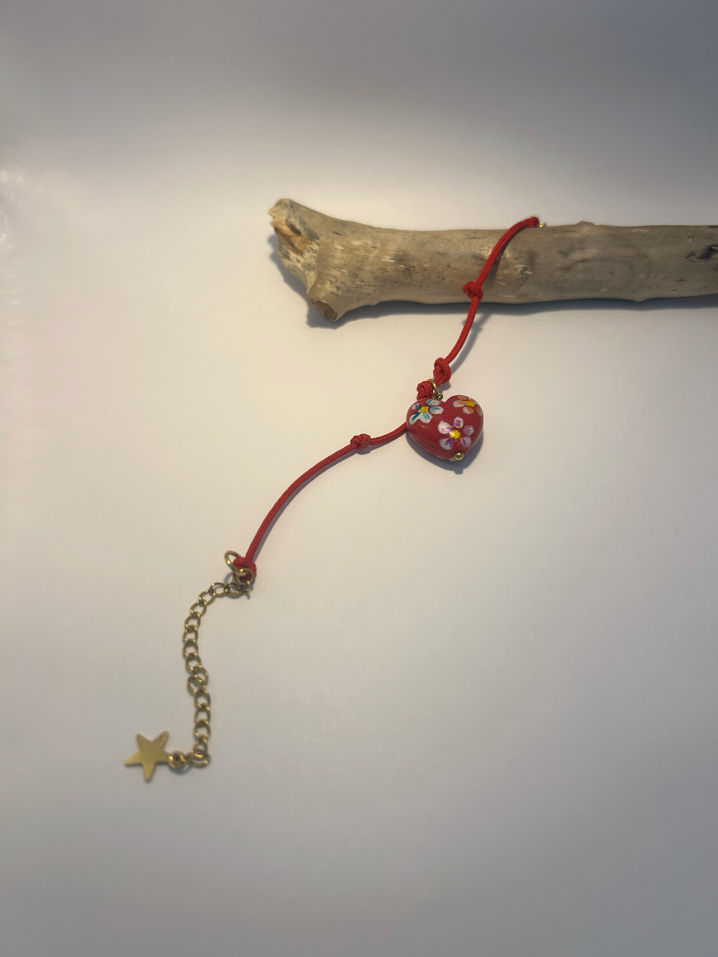 Bracelet corde breloque coeur en céramique